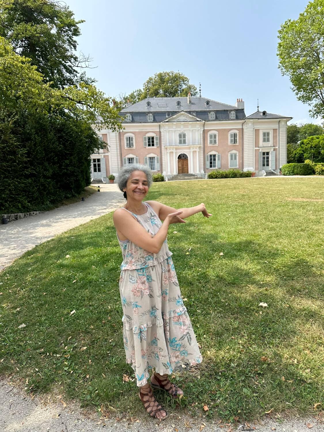 Sylvie size Château de Voltaire’i tanıtıyor, Ferney-Voltaire