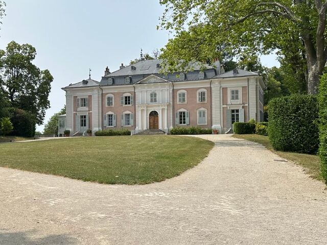 Cenevre'ye kısa bir mesafedeki Château de Voltaire